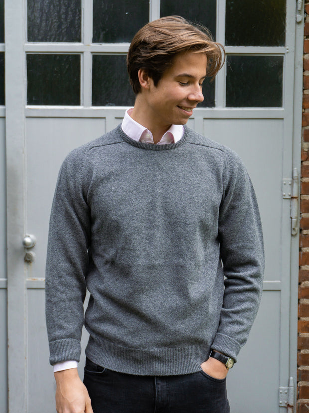 Lambswool Pullover mit Rundausschnitt in klassischen Farben (Gr. 40-42)