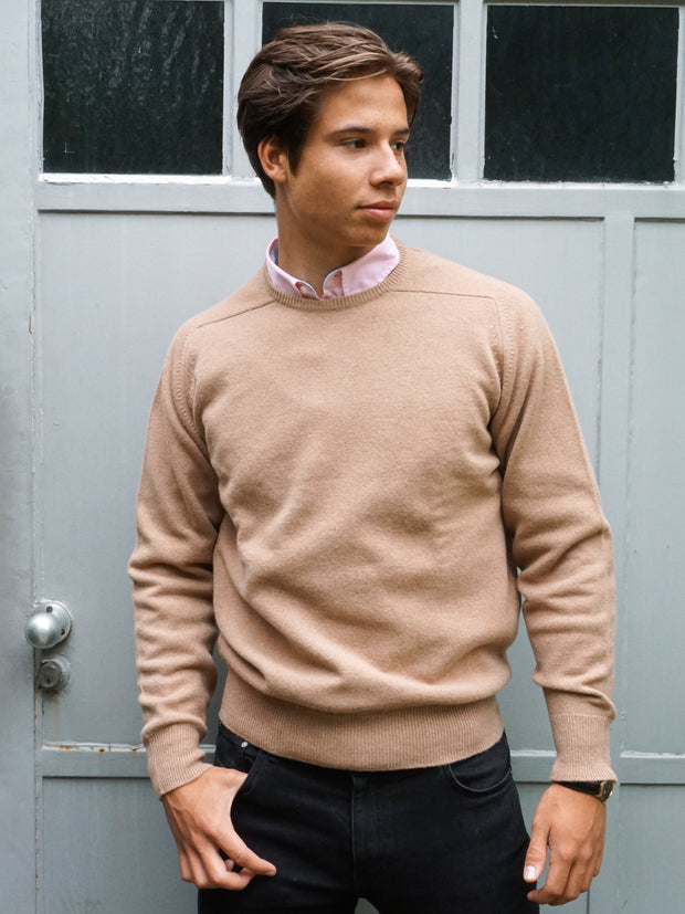 Lambswool Pullover mit Rundausschnitt in klassischen Farben (Gr. 40-42)