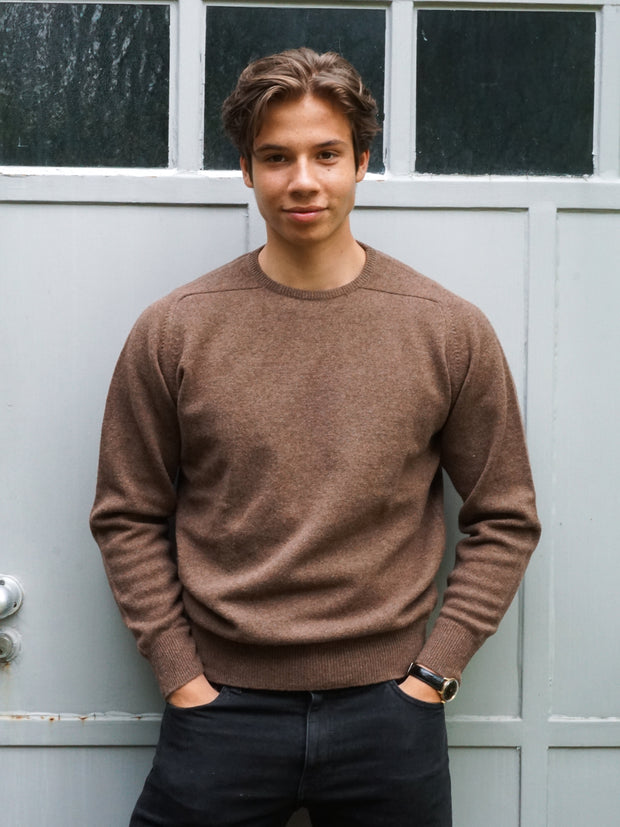 Lambswool Pullover mit Rundausschnitt in klassischen Farben (Gr. 40-42)