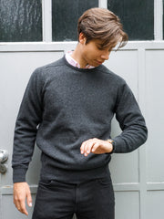 Lambswool Pullover mit Rundausschnitt in klassischen Farben (Gr. 40-42)