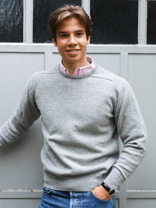Lambswool Pullover mit Rundausschnitt in klassischen Farben (Gr. 40-42)