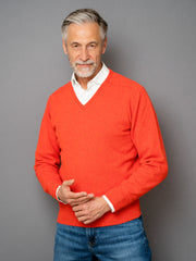 Lambswool Pullover mit V-Ausschnitt in modernen Farben (Gr. 44–52)