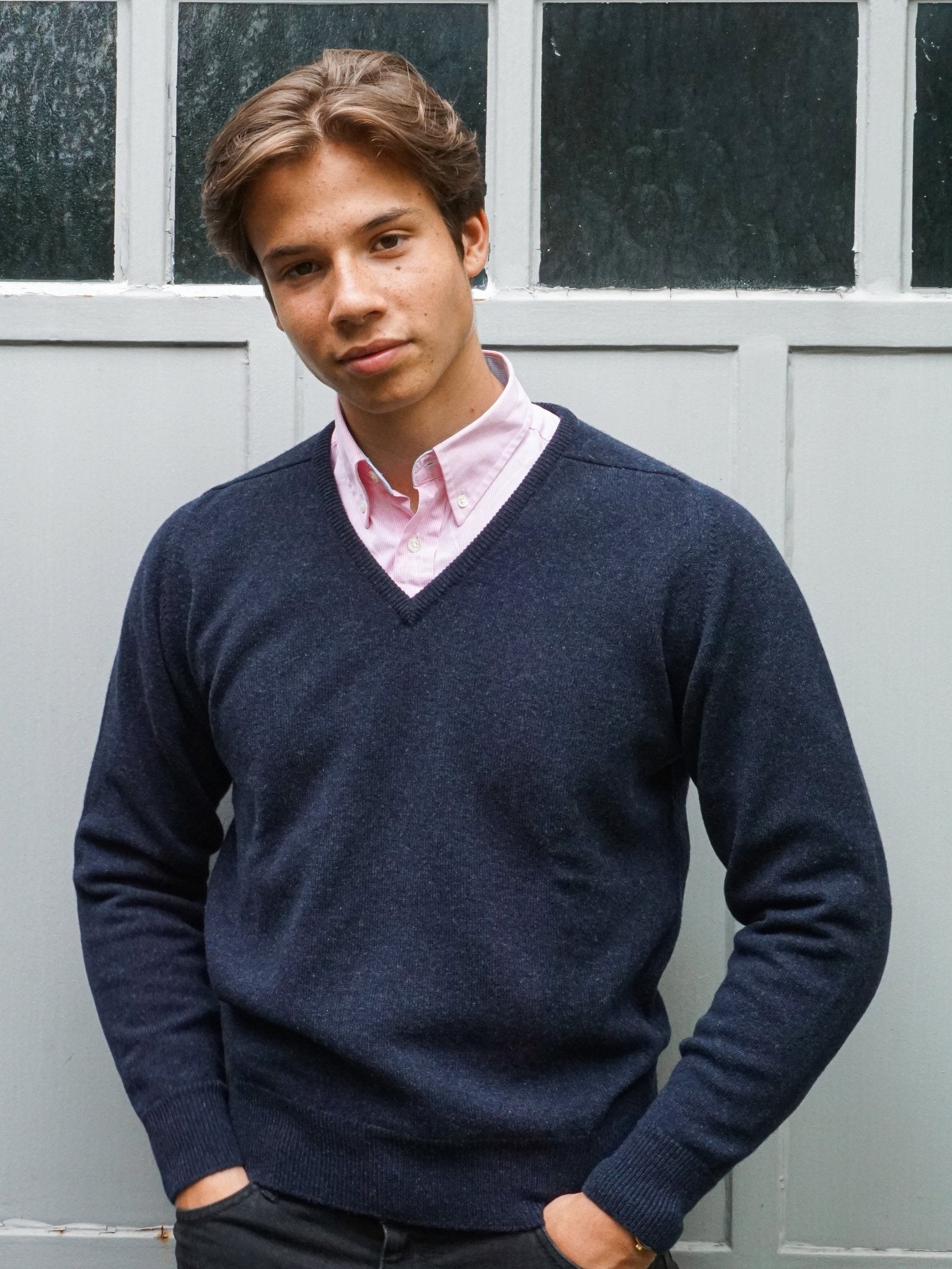 Lambswool Pullover mit V-Ausschnitt in modernen Farben (Gr. 40–42)