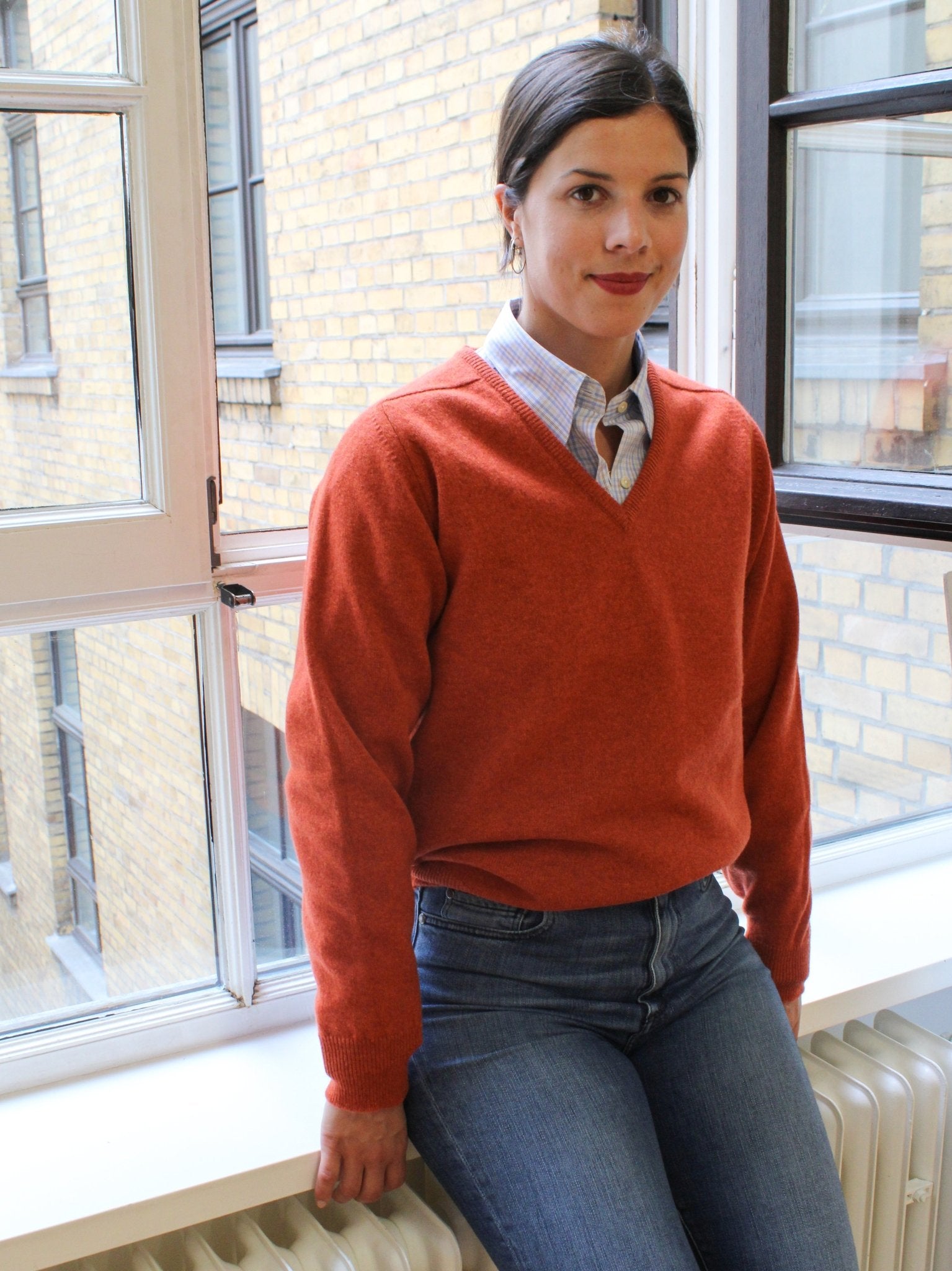 Lambswool Pullover mit V-Ausschnitt in modernen Farben (Gr. 40–42)