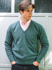 Lambswool Pullover mit V-Ausschnitt in klassischen Farben (Gr. 44–52)