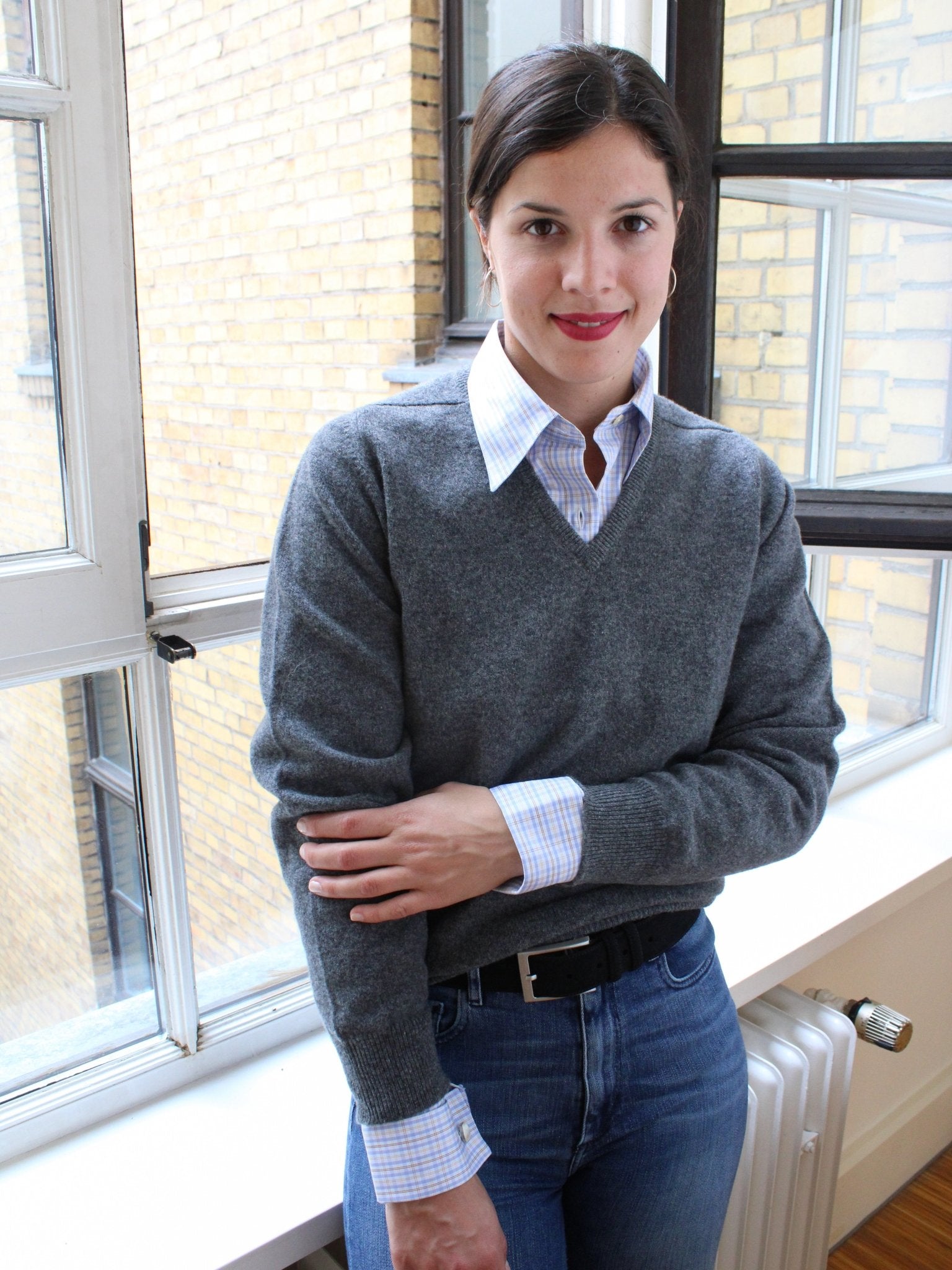 Lambswool Pullover mit V-Ausschnitt in klassischen Farben (Gr. 40–42)