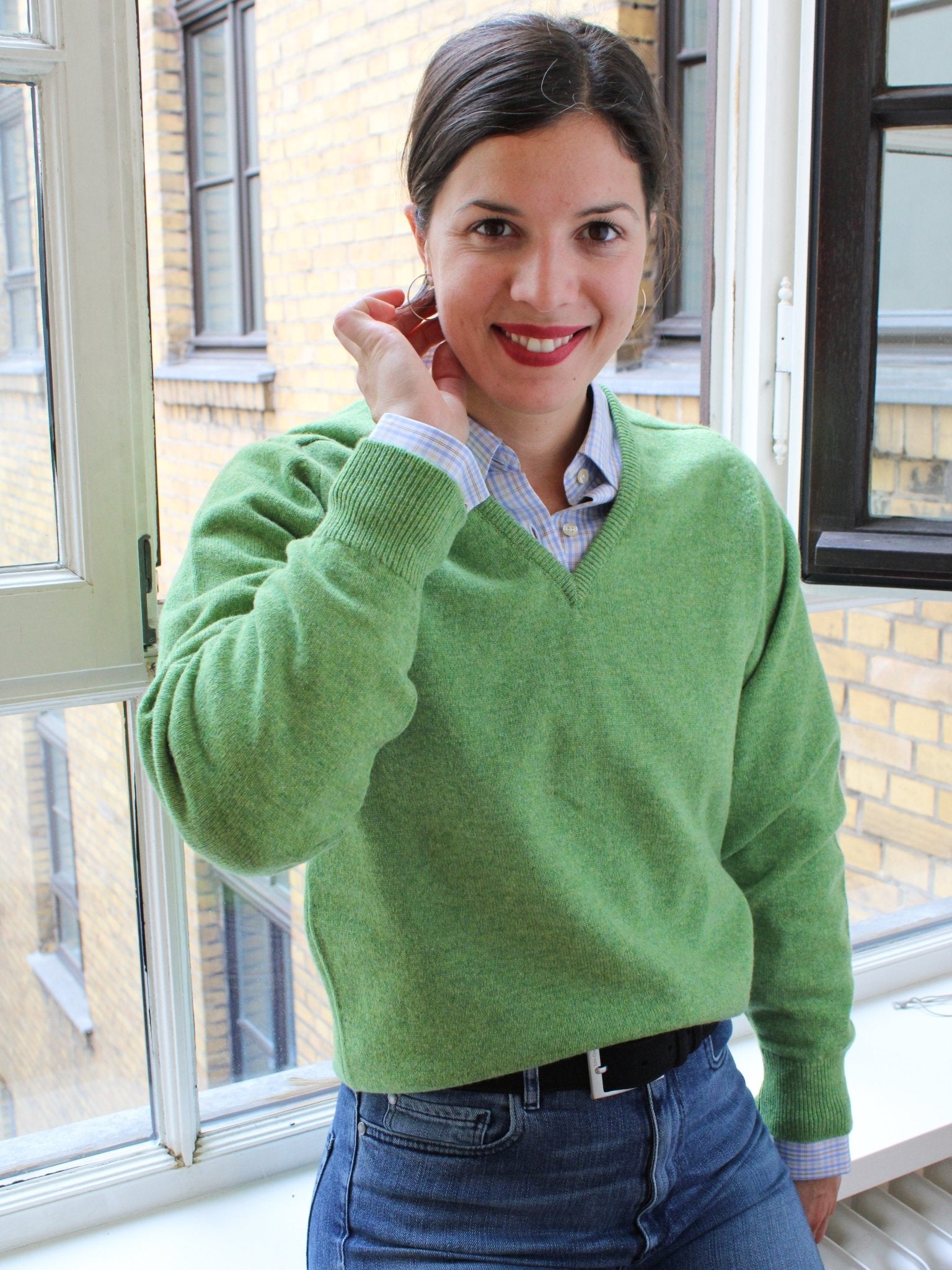 Lambswool Pullover mit V-Ausschnitt in modernen Farben (Gr. 40–42)