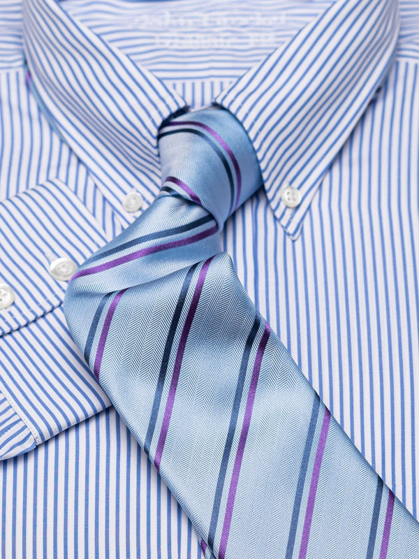 Herrenhemd Button-Down gestreift in Hellblau, Frontalansicht