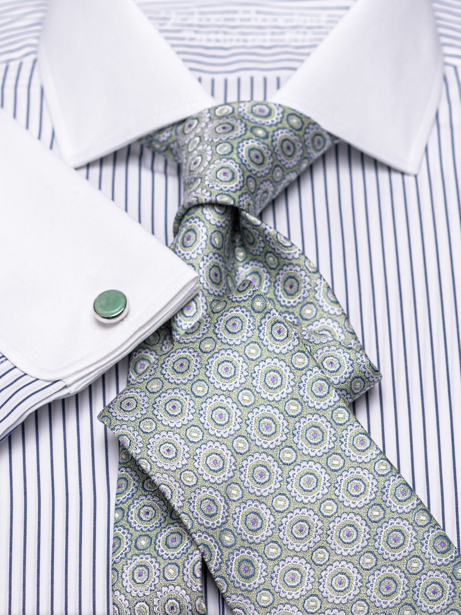 Hemd in Slimline mit Cut-Away Kragen in blau gestreift mit weißem Kragen 100% Baumwolle