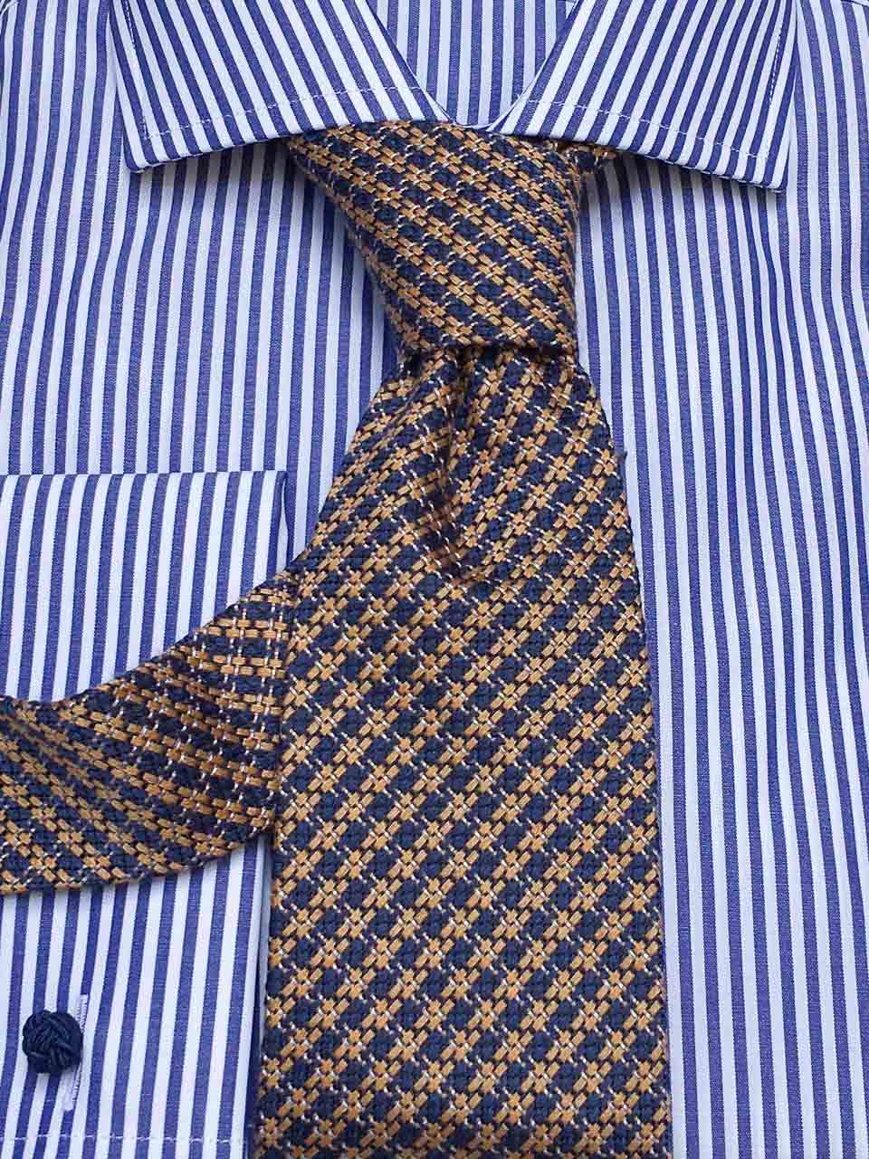 Herrenhemd Slim Fit Cut-Away gestreift in Blau, Frontalansicht